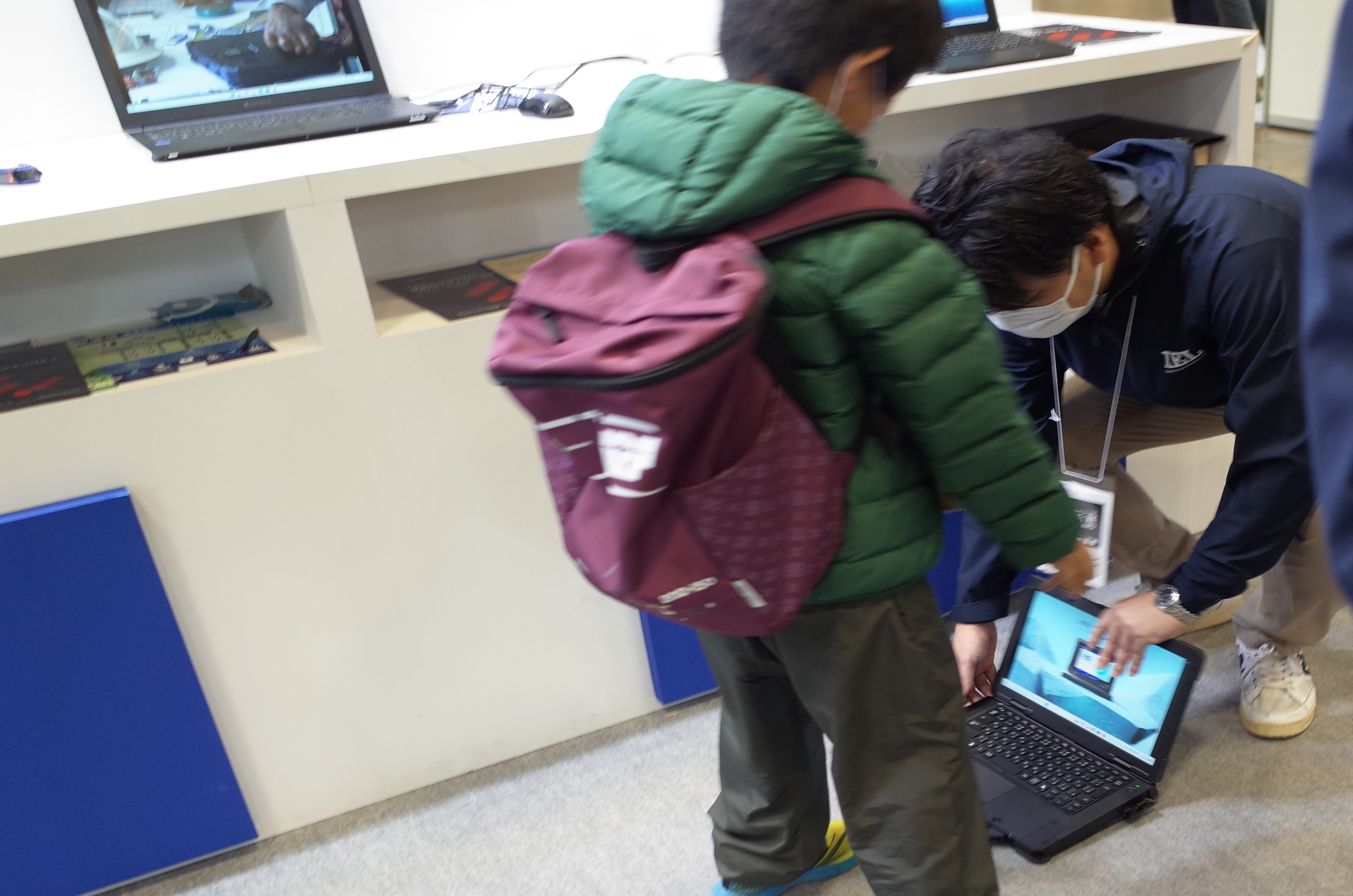 ④R0008627DELL Rugged実演1.png